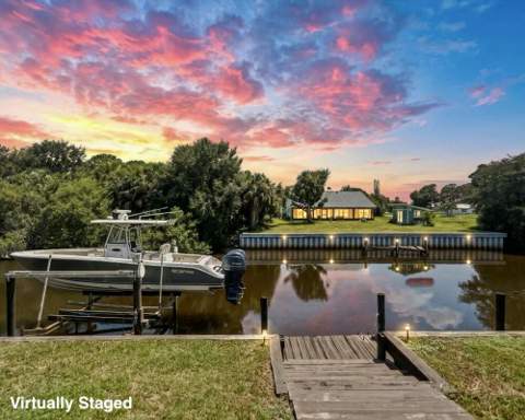 320 NE Surfside Avenue, Port St. Lucie FL - photo 6 of 30