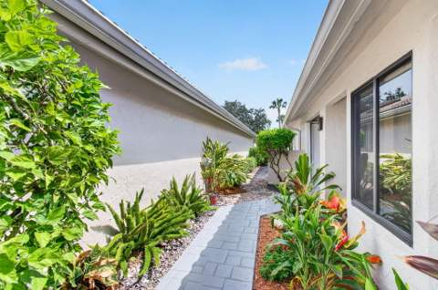 15441 Strathearn Drive, Delray Beach FL - photo 8 of 92