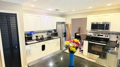 757 SE Lighthouse Avenue, Port St. Lucie FL - photo 7 of 16