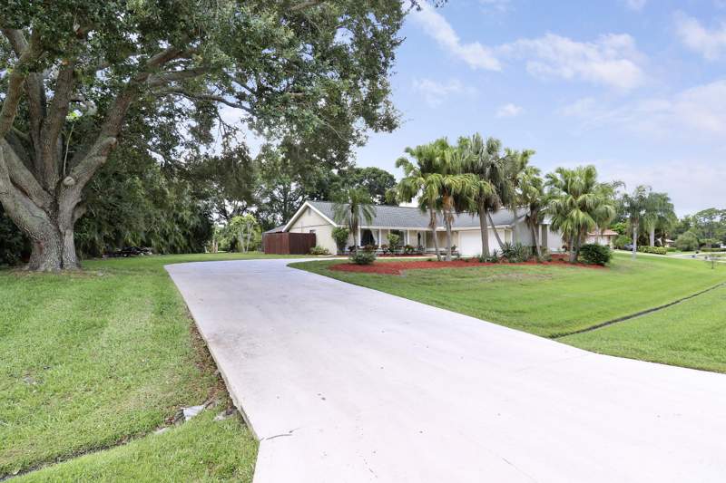 3 bedroom Single Family Residence at 3060 SE Darien Road, Sandpiper Bay, Port St. Lucie — photo 4