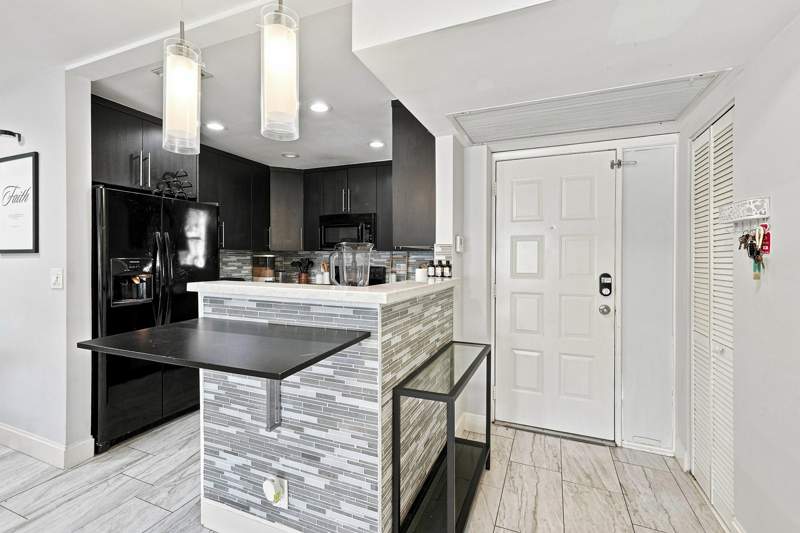 3 bedroom Condominium at 2581 Carambola Circle, Baywood Village I-B Condo, Coconut Creek — photo 5