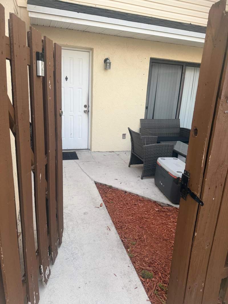 1 bedroom Condominium at 645 Executive Center Drive #R-105, Eden Place Condo, West Palm Beach — photo 4