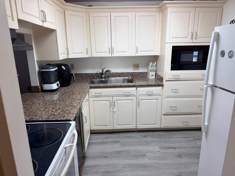 2 bedroom Condominium at 480 Executive Center Drive #3H, Breakwaters Of The Palm Beaches Condo, West Palm Beach — photo 2