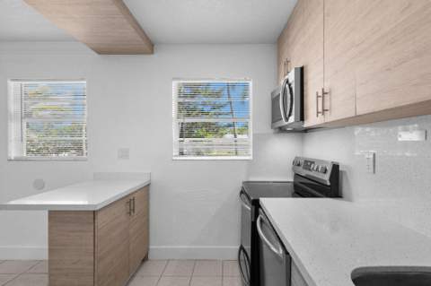 110 SE 2nd Street #103, Hallandale Beach FL - photo 8 of 11