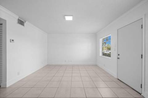 110 SE 2nd Street #103, Hallandale Beach FL - photo 9 of 11