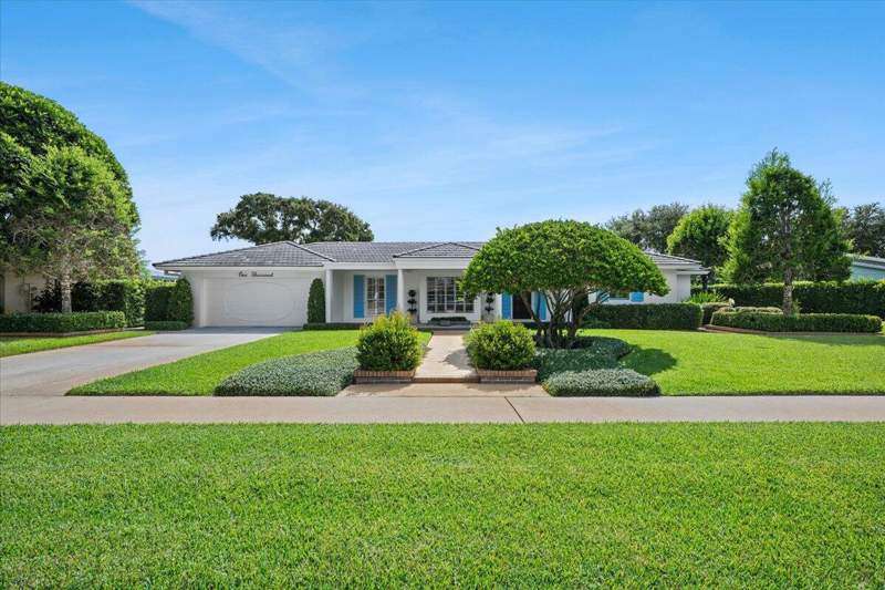 3 bedroom Single Family Residence at 1000 Country Club Drive, Golf Course Add 2 To Village Of North Palm Beach I, North Palm Beach — photo 2