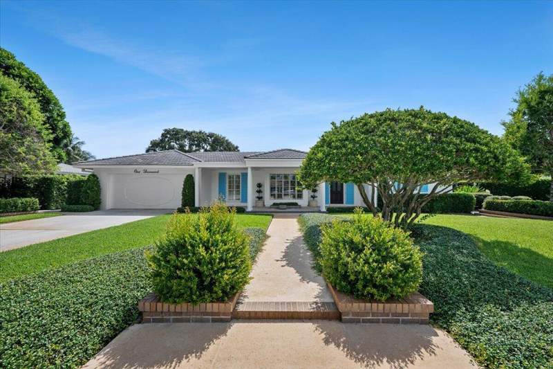 3 bedroom Single Family Residence at 1000 Country Club Drive, Golf Course Add 2 To Village Of North Palm Beach I, North Palm Beach — photo 3
