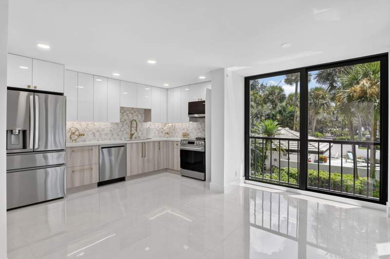2 bedroom Condominium at 7847 Lakeside Boulevard #1021, Lakewood Midrise, Boca Raton — photo 2