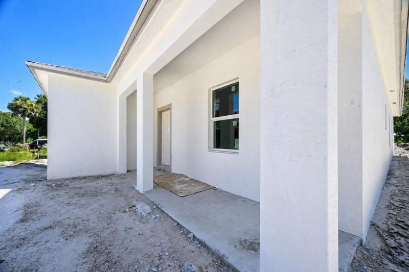 3 bedroom Single Family Residence at 2007 N 48th N Street, Harmony Heights Subdivision, Fort Pierce — photo 2
