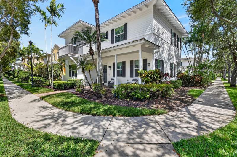 4 bedroom Single Family Residence at 137 Inkberry Drive, Botanica, Jupiter — photo 2