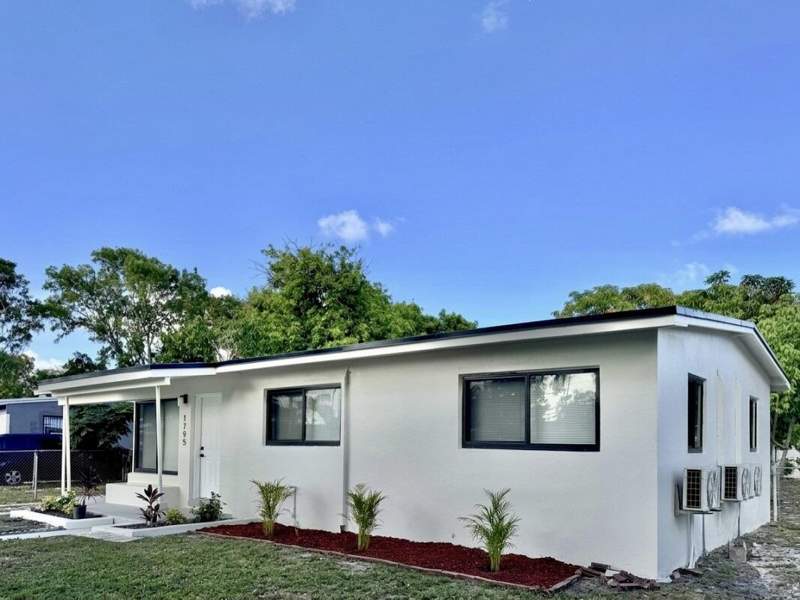 3 bedroom Single Family Residence at 1795 Lauderdale Manor Drive, Rev Plat Of Lauderdale Manors, Fort Lauderdale — photo 3