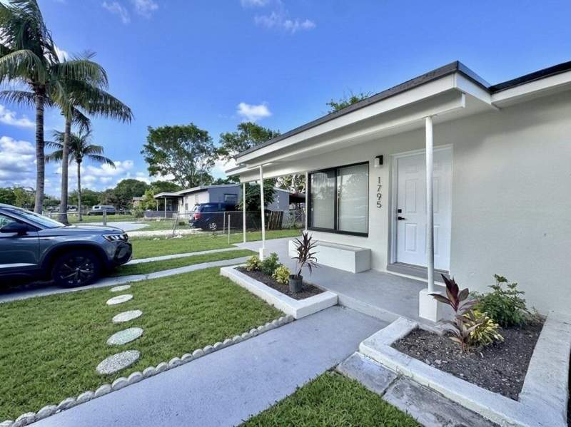 3 bedroom Single Family Residence at 1795 Lauderdale Manor Drive, Rev Plat Of Lauderdale Manors, Fort Lauderdale — photo 2