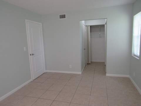 1822 Abbey Road #108, West Palm Beach FL - photo 11 of 16