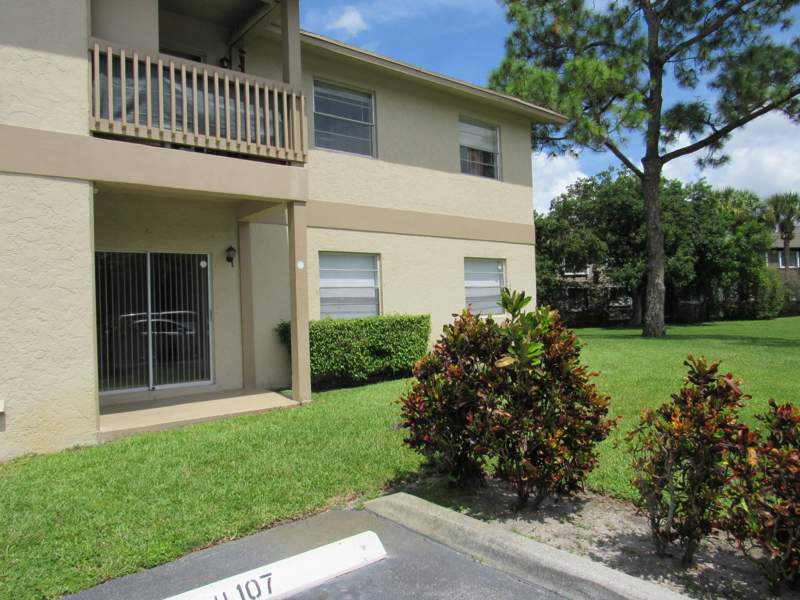 2 bedroom Condominium at 1822 Abbey Road #108, Abbey Park Gardens I Condo, West Palm Beach — photo 2