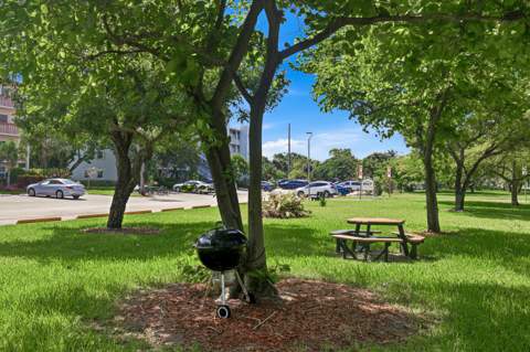 350 Farnham Q #350, Deerfield Beach FL - photo 17 of 20