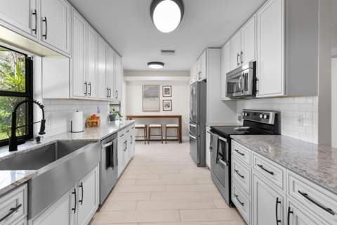 471 SE Lancaster Avenue, Port St. Lucie FL - photo 14 of 40