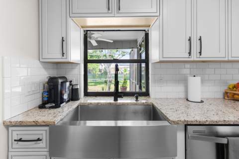471 SE Lancaster Avenue, Port St. Lucie FL - photo 13 of 40
