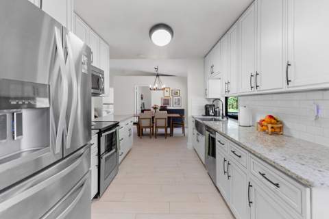 471 SE Lancaster Avenue, Port St. Lucie FL - photo 12 of 40