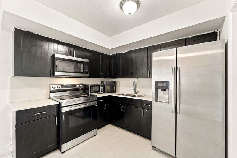 3 bedroom Single Family Residence at 1010 Pinetree Drive, Lyndon Lanes 2, Lantana — photo 4