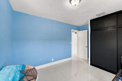 1010 Pinetree Drive, Lantana FL - photo 8 of 13