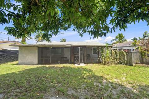 1010 Pinetree Drive, Lantana FL - photo 12 of 13