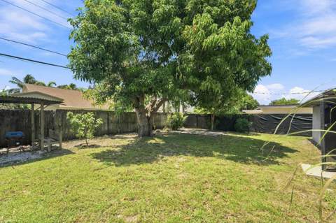 1010 Pinetree Drive, Lantana FL - photo 13 of 13