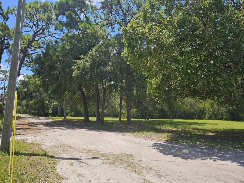 3 bedroom Single Family Residence at 4921 Edwards Road, METES AND BOUNDS, Fort Pierce — photo 2