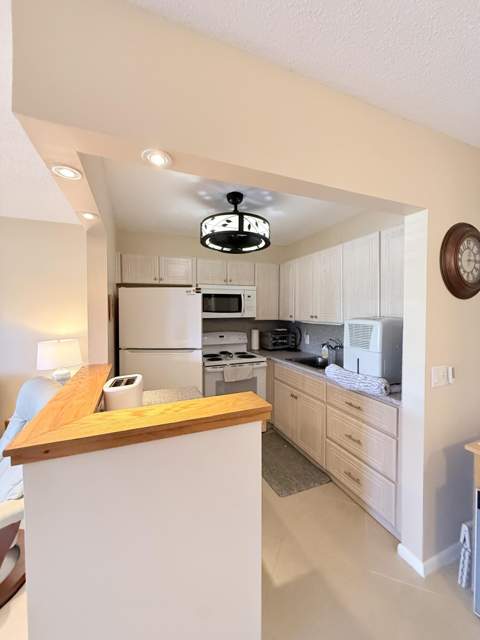 22 Markham A, Deerfield Beach FL - photo 11 of 46