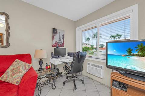 1000 SW 11th Avenue #2E, Hallandale Beach FL - photo 10 of 44