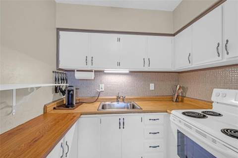 1000 SW 11th Avenue #2E, Hallandale Beach FL - photo 16 of 44