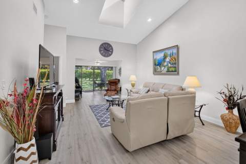 8347 Springlake Drive, Boca Raton FL - photo 15 of 59