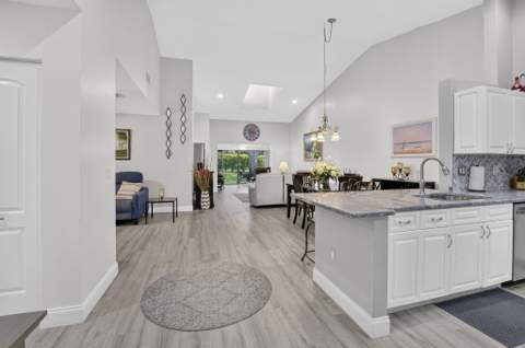 8347 Springlake Drive, Boca Raton FL - photo 6 of 59