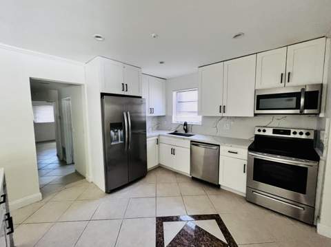 924 Johnson Street, Hollywood FL - photo 7 of 32