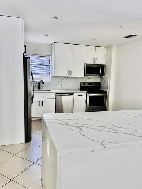 924 Johnson Street, Hollywood FL - photo 9 of 32