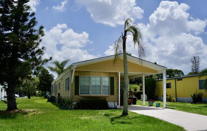 2 bedroom Manufactured Home at 21 SE Iberian Lane, Spanish Lakes Golf, Port St. Lucie — photo 3