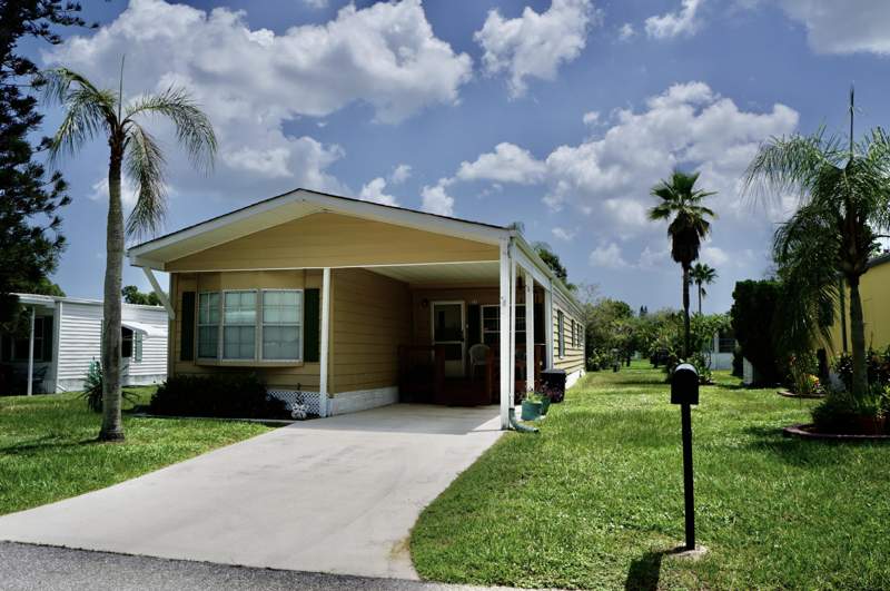 2 bedroom Manufactured Home at 21 SE Iberian Lane, Spanish Lakes Golf, Port St. Lucie — photo 2