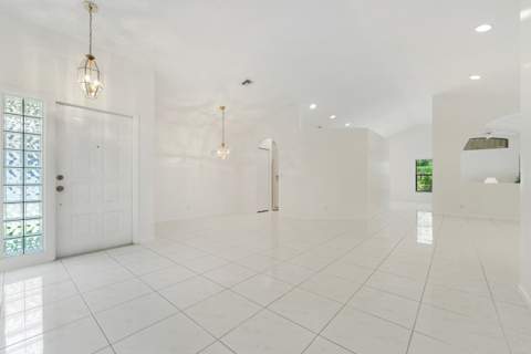 10430 Lexington Circle, Boynton Beach FL - photo 13 of 33