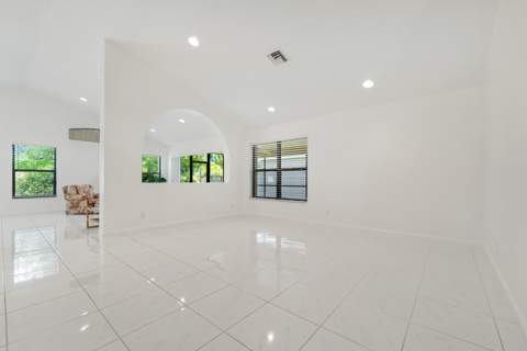 10430 Lexington Circle, Boynton Beach FL - photo 14 of 33