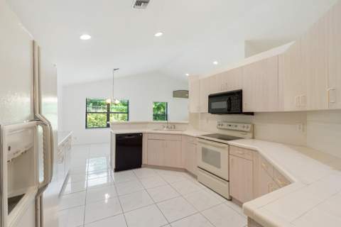 10430 Lexington Circle, Boynton Beach FL - photo 18 of 33