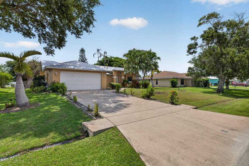 3 bedroom Single Family Residence at 2252 SE McMaster Street, Port St Lucie Section 30, Port St. Lucie — photo 4