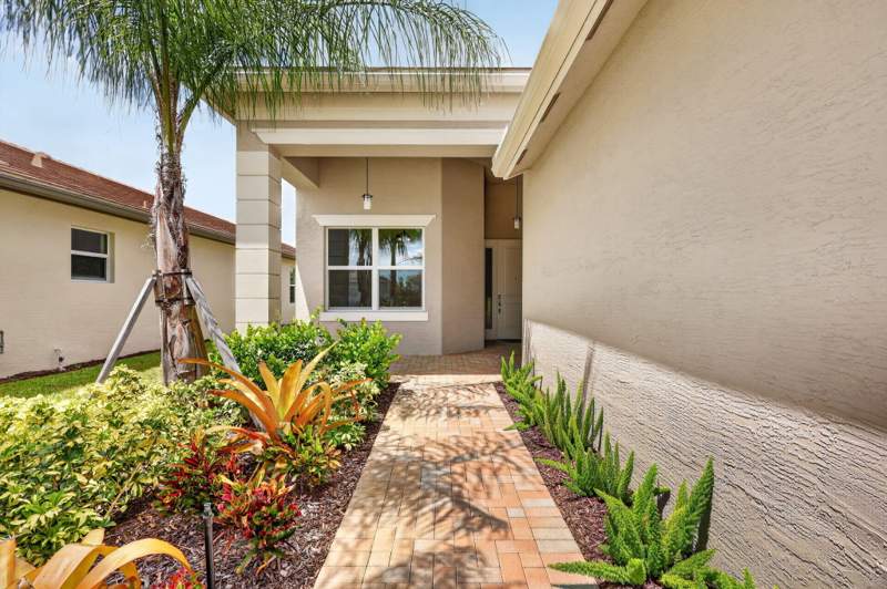 3 bedroom Single Family Residence at 14237 SW Waterfall Lane, Riverland Parcel C - Plat Two, Port St. Lucie — photo 5
