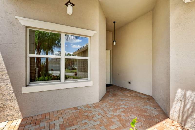 3 bedroom Single Family Residence at 14237 SW Waterfall Lane, Riverland Parcel C - Plat Two, Port St. Lucie — photo 4