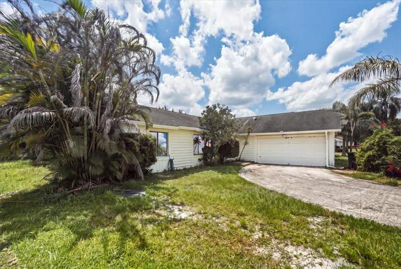 3 bedroom Single Family Residence at 1646 SE Holiday Road, South Port St Lucie Unit 5, Port St. Lucie — photo 2