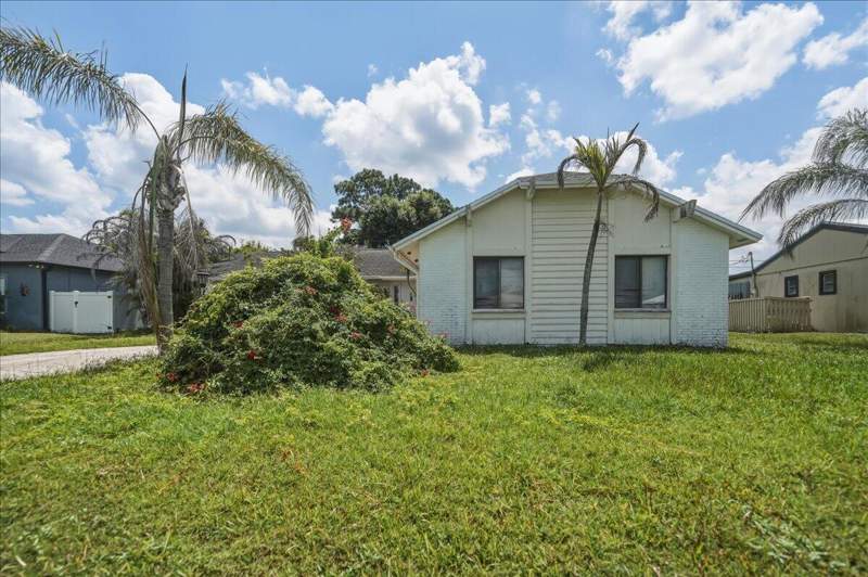3 bedroom Single Family Residence at 1646 SE Holiday Road, South Port St Lucie Unit 5, Port St. Lucie — photo 3