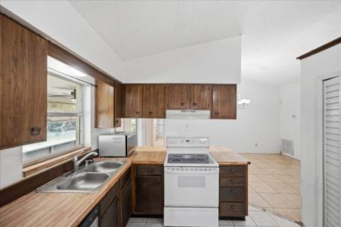 1646 SE Holiday Road, Port St. Lucie FL - photo 14 of 38
