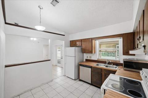 1646 SE Holiday Road, Port St. Lucie FL - photo 16 of 38