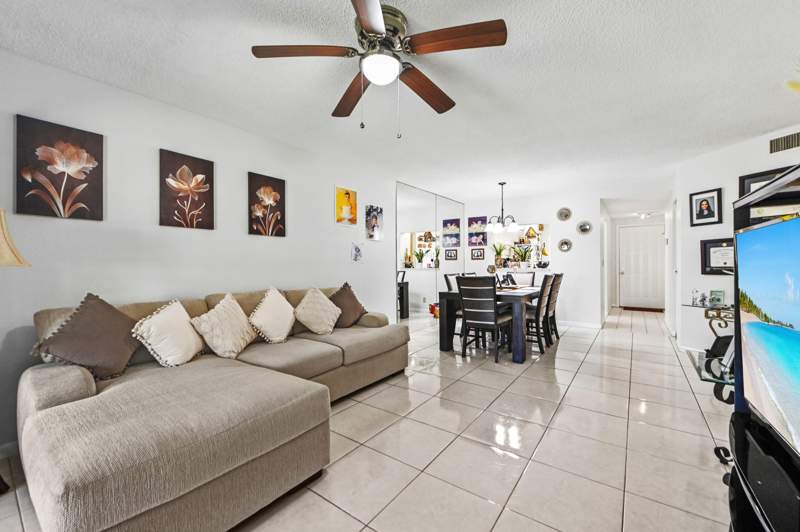 2 bedroom Condominium at 3385 Lucerne Park Drive, Park Pointe, Greenacres — photo 3