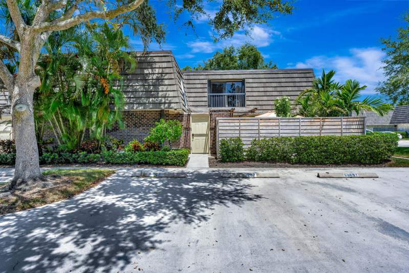 3 bedroom Townhouse at 207 2nd Terrace, Glenwood Twnhs, Palm Beach Gardens — photo 2