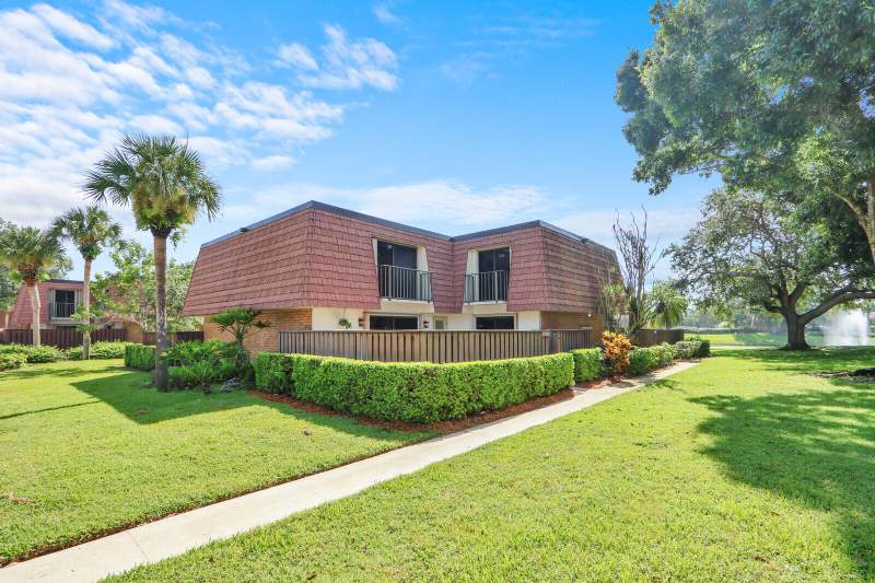 2 bedroom Townhouse at 2940 SW Sunset Trace Circle, SUNSET TRACE AT MARTIN DOWNS (AKA MARTIN DOWNS PLA, Palm City — photo 1