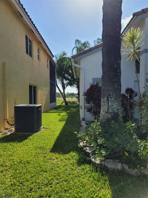 8117 Pelican Harbour Drive, Lake Worth FL - photo 15 of 93